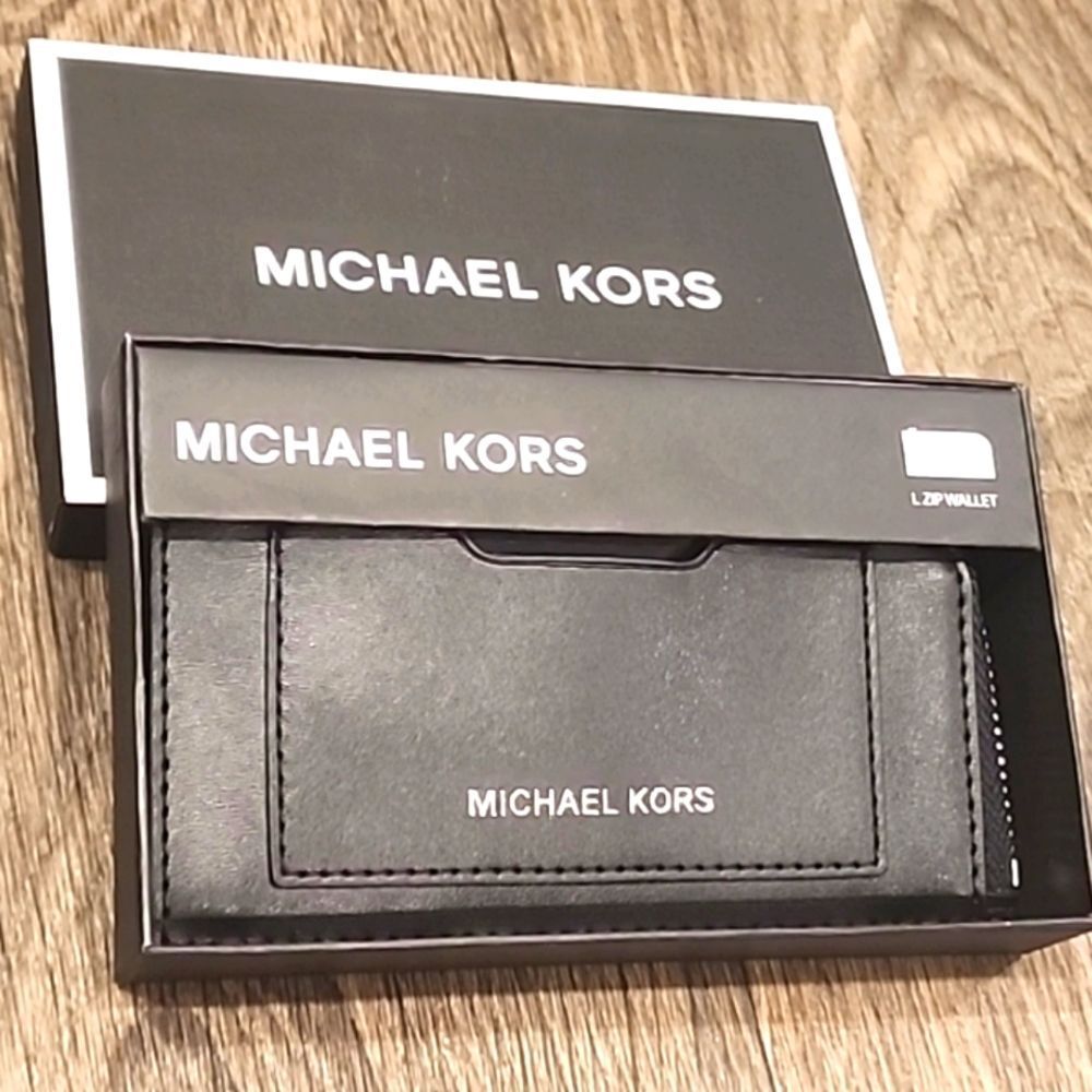 Michael Kors Leather L- Zip Wallet - Picture 7 of 8